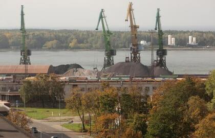 „Klasco“ ir „Bega“ tikina, kad amonio trąšos Klaipėdos uoste kraunamos saugiai