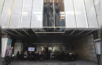 Mažėjant žiūrovų, teatrai sukasi iš padėties: didėja spektaklių transliacijų internetu pardavimai