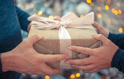 Grožio specialistė pataria, kaip neapsirikti renkant Kalėdų dovaną