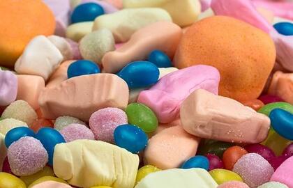 Gruodis saldumynų mėnuo – kaip vaikams padėti neprarasti saiko?