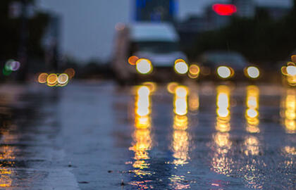 Eismo sąlygas sunkina snygis, šlapdriba ir plikledis