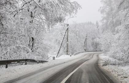 Vakarų Lietuvą aplankė sniegas, saugokitės plikledžio