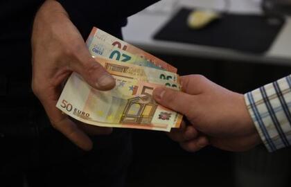 Valstybinę pensiją galės gauti daugiau daugiavaikių motinų arba tėvų