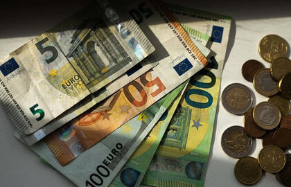 Trišalė taryba aptars siūlymus indeksuoti dienpinigius