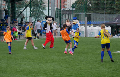 VAIZDAI. Klaipėdos futbolo mokyklos bendruomenės šventės smagios akimirkos. Organizatorių nuotraukos