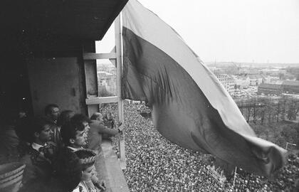 ĮVYKIS. Didžiausias Atgimimo įvykis Klaipėdoje buvo trispalvės iškėlimas Muzikinio teatro bokšte.