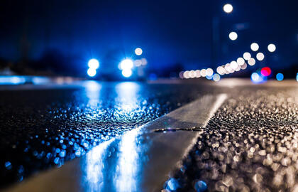 Automobilis partrenkė ant kelio be atšvaitų buvusį pėsčiąjį