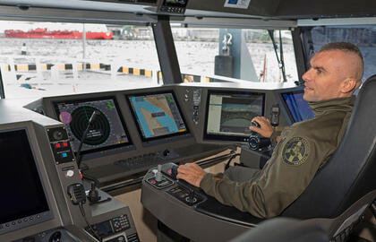 VADAS. Pasieniečių laivo vadas Audrius Vaišnoras. Laive „Gintaras Žagunis“ yra naujausia navigacinė bei ryšio įranga, du radarai, integruota infraraudonųjų spindulių sistema, kita moderni įranga.  Vitos JUREVIČIENĖS nuotr.