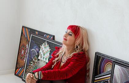 Jolanta Uselienė tiki, kad jos misija - padėti žmonėms. Šiam tikslui ji sakė pasitelkianti ir menines priemones. Asmeninio albumo nuotr.