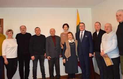 PALANGA. Darbėnų gyventojai pagalbos kovojant prieš naujos chemijos gamyklos statybą atvyko prašyti Palangos mero Šarūno Vaitkaus. Šarūno Vaitkaus „Facebook“ nuotr.