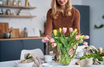 Tulpės stovės gerokai ilgiau: paprasti patarimai kovo 8 proga