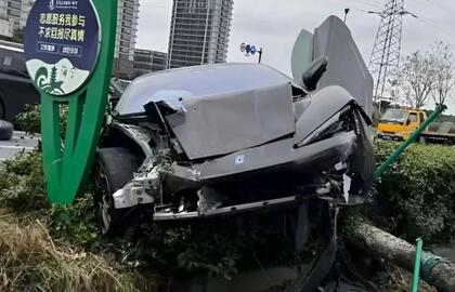 BYD Yangwang U9 nuvažiavo nuo kelio