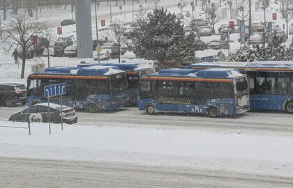 Autobusai, sniegas, žiema