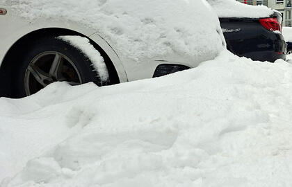 Automobilių stovėjimo vietos, daugiabučių kiemai