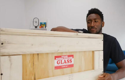 originalus „iPhone“ įjungtas po beveik 20 metų