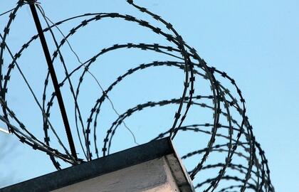 Spygliuota viela kalėjime