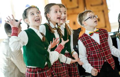 Klaipėdos karalienės Luizės jaunimo centro dainos studija „Keberiokšt“