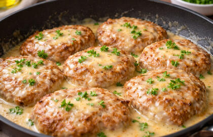 Kotletai minkštesni už plombyrą: aš juos vadinu „Paukščių pienu“ su slaptu grietinės užtaisu.