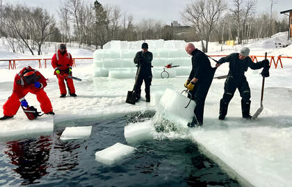 Ledo pjovimas užšalusiuose vandens telkiniuose