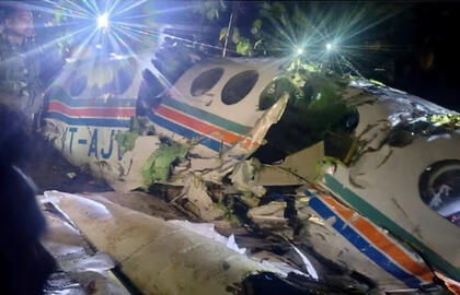 Indijoje sudužus medikų lėktuvui žuvo septyni žmonės