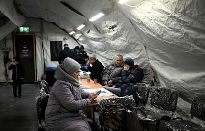 Ukrainiečiai šildosi palapinėje