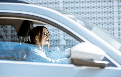 Automobilis, mergina