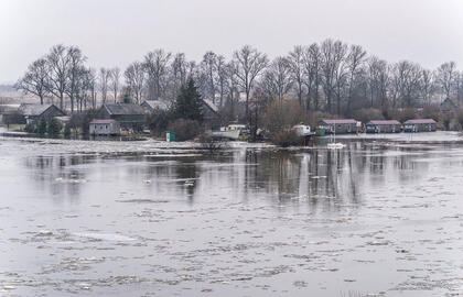 Šaktarpis ir potvynis – Nemuno deltos „Dievo rykštė“: prieš šimtmetį ledonešis, poplūdis nugriaudavo ištisus kaimus. Dabar juos dalinai apsaugo pylimų ir polderių sistema.
