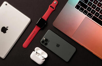 „Apple“ išleis „Ultra“ versijas „iPhone“, „MacBook“ ir „AirPods“: kada ir kas apie jas žinoma