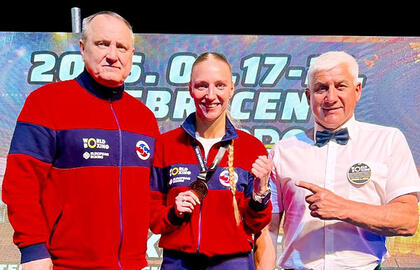 Ana Storovoitova (viduryje) - tarptautinio bokso turnyro prizininkė