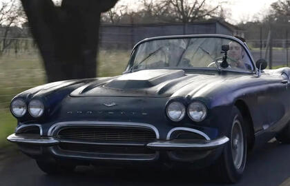 1961 metų „Chevrolet Corvette" vėl kelyje