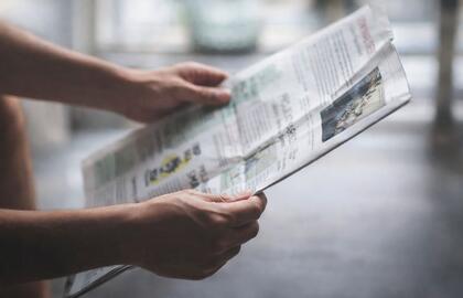 Laikraščio skaitymas