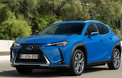Pirmasis „Lexus“ elektromobilis išimamas iš gamybos: priežastys aiškios