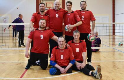 Prasidėjo Lietuvos tinklinio sėdint čempionatas: auksą gina „Žuvėdra“