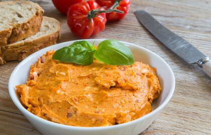 Sviestas su pomidorais