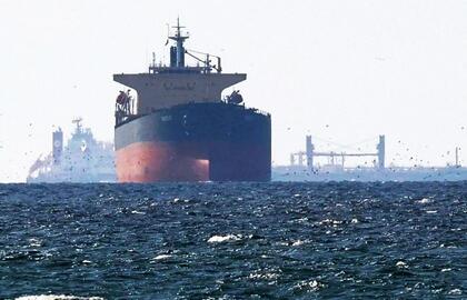 Tanklaiviai plaukia Persijos įlankoje