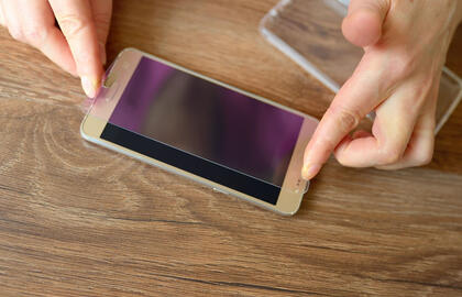 Ar brangios ekrano apsaugos tikrai gali išgelbėti jūsų telefoną?