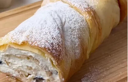 Skoniau už bet kurį tortą: lengvas suomiškas blynas su varškės įdaru ir uogomis