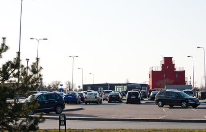 Pirmoji Melnragė, automobiliai, stovėjimo aikštelė