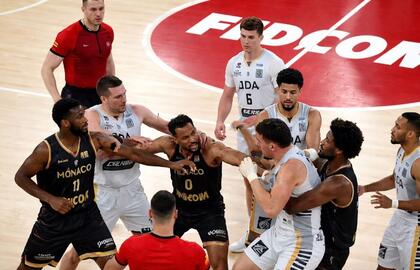 Smurtas aikštelėje