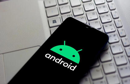 Ekspertai išrinko 5 senesnius „Android“ išmaniuosius telefonus, kuriuos drąsiai galima pirkti 2026 metais