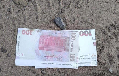 Rusija prieš gegužės 9 dieną Ukrainos pasienio rajonuose iš dronų mėto netikrus banknotus
