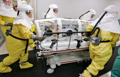 Į Berlyno ligoninę paguldyto Ebola užsikrėtusio gydytojo iš JAV būklė – stabili