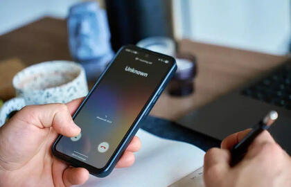 Kodėl telefonu pavojinga sakyti žodį TAIP ir kaip apsisaugoti nuo sukčių