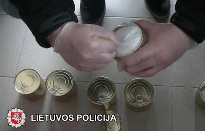 Konservų dėžutėse paslėpta kvaišalų