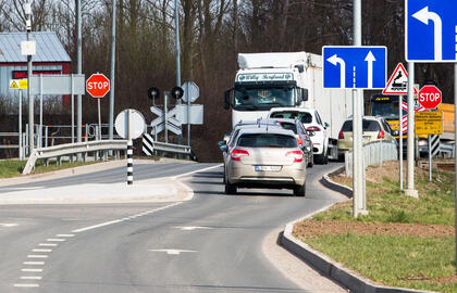 Tilžės gatvė, geležinkelio pervaža