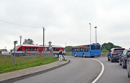 Rimkų pervaža, traukinys, automobiliai