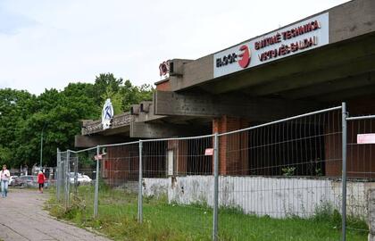 pastatas, statybinė tvora, žmonės