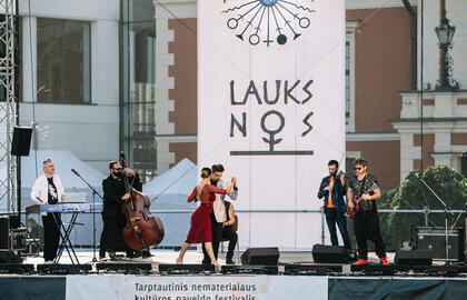 Lauksnos, festivalis, scena