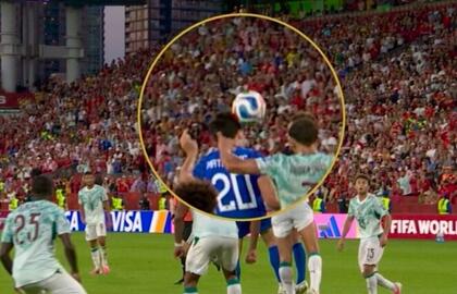 Pasaulio futbolo čempionato rungtynių momentas
