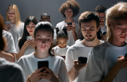 jaunuoliai, telefonai, socialiniai tinklai